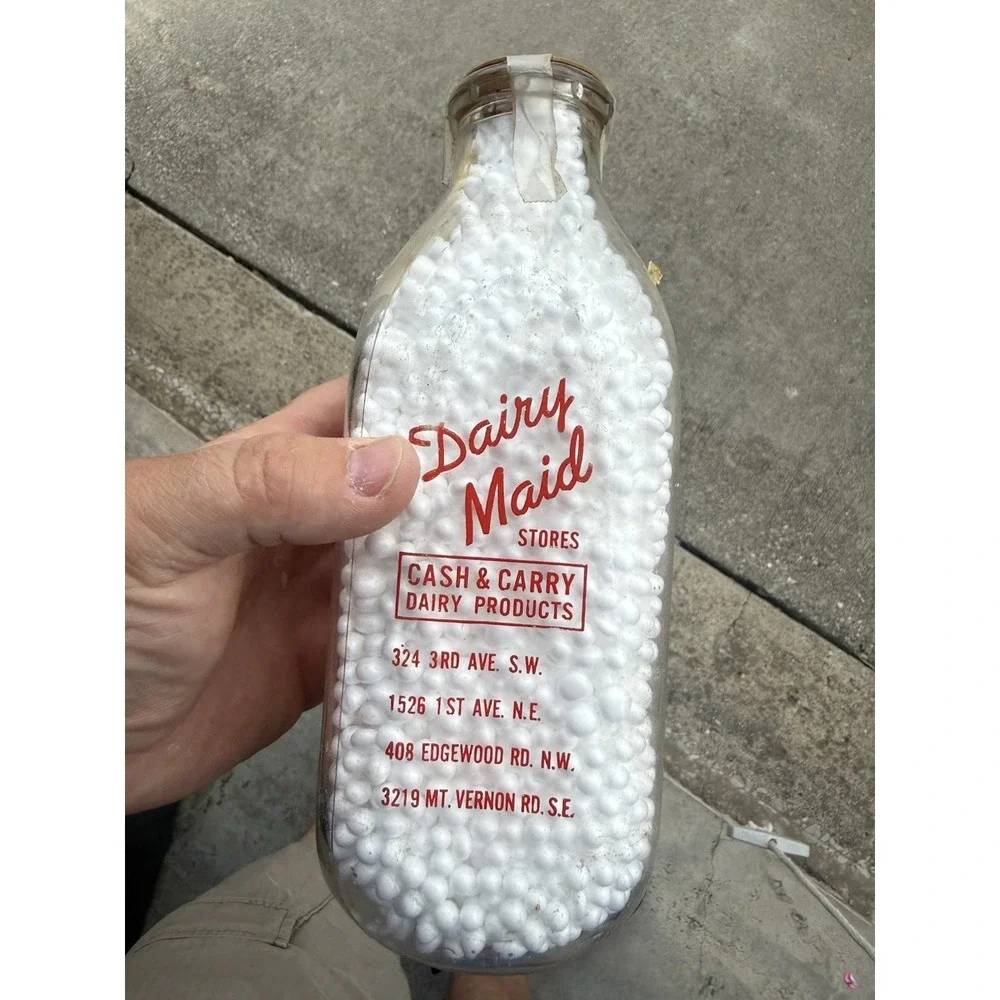 Vintage Dairy Maid Stores Iowa Quart Milk Bottle ACL Red Graphics w/ Cap